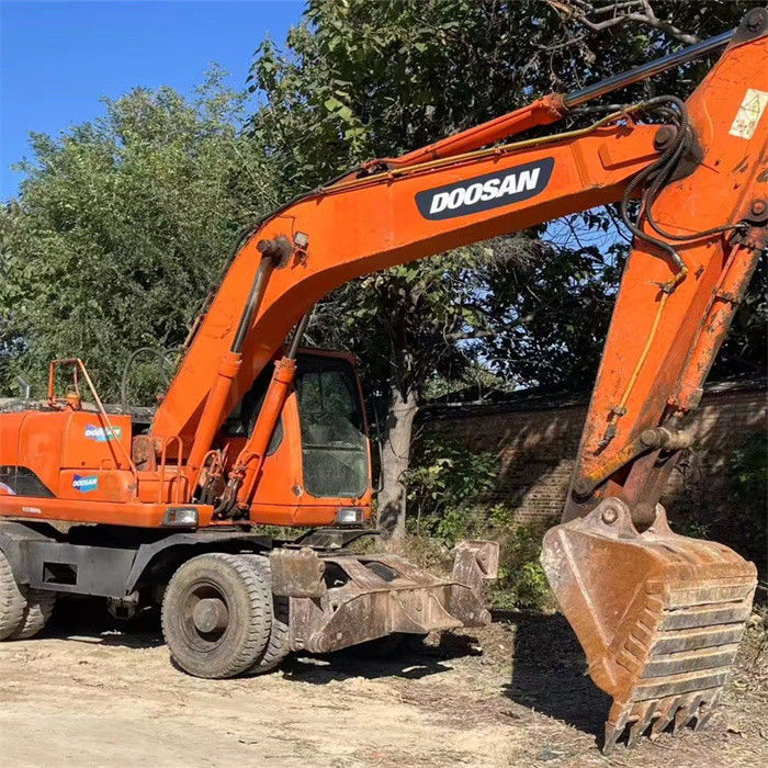 Prezzo basso 22 tonnellate usato escavatore a ruote coreano Doosan DX 210W-7 con ore di lavoro più basse