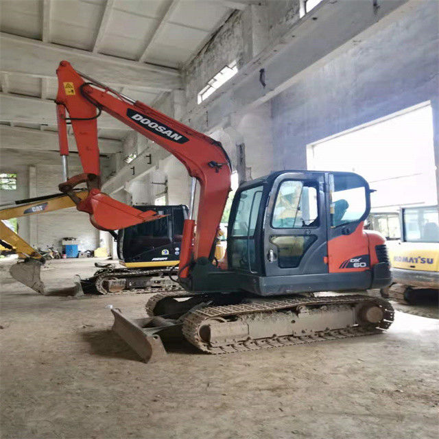 Pronto per il lavoro ed esperto usato Corea importato 6 tonnellate Doosan DX 55 in buone condizioni