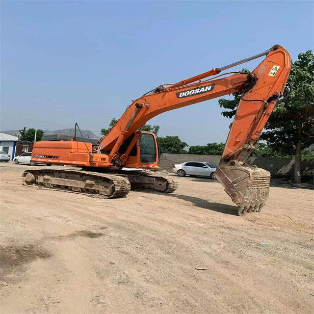 Escavatore da 25 tonnellate pronto per il lavoro ed esperto in Corea importato da Doosan DX 260LC