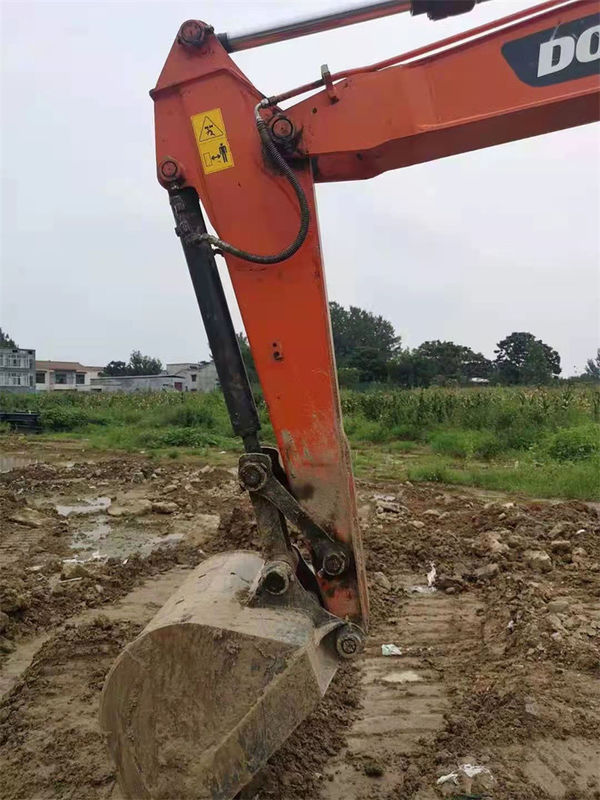 8 tonnellate pronta usata escavatore per il lavoro e esperto usato Corea importato Doosan DX 75
