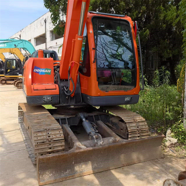 8 tonnellate pronta usata escavatore per il lavoro e esperto usato Corea importato Doosan DX 75