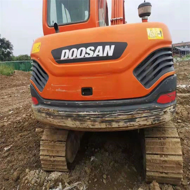 8 tonnellate pronta usata escavatore per il lavoro e esperto usato Corea importato Doosan DX 75