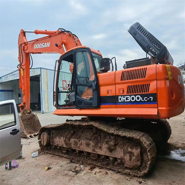 29 tonnellate pronta usata escavatore per il lavoro e esperto usato Corea importato Doosan DX 300LC in buone condizioni