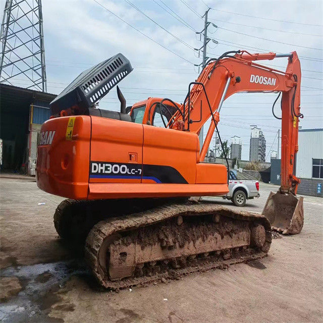 29 tonnellate pronta usata escavatore per il lavoro e esperto usato Corea importato Doosan DX 300LC in buone condizioni