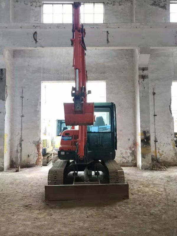 6 tonnellate pronte per il lavoro e esperte usate Corea importato DOOSAN DX60 in buone condizioni