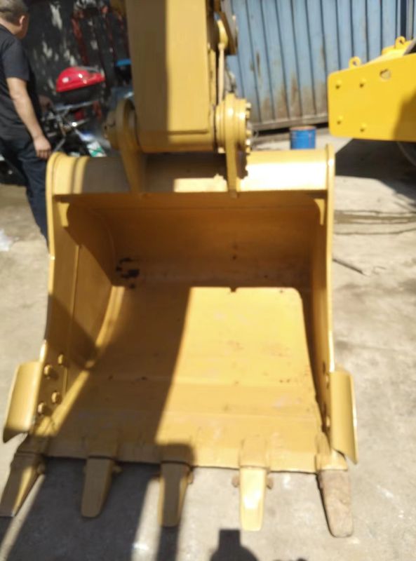 17.9 tonnellate quasi nuova importata dal Giappone macchina da scavo a strisce usata rinnovata CAT 318 D2L