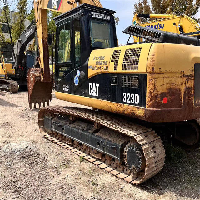 23 tonnellate pronte per il lavoro e giapponese usate Caterpillar 323 D in buone condizioni