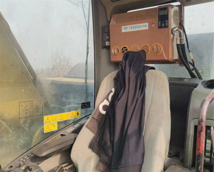 24.8 tonnellate pronte per il lavoro e giapponese Caterpillar 324 D in buone condizioni.