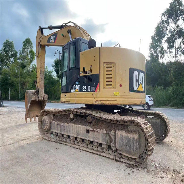 34.7 tonnellate pronte per il lavoro e giapponese Caterpillar 328 D in buone condizioni.