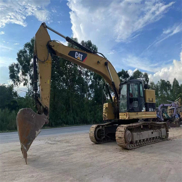 34.7 tonnellate pronte per il lavoro e giapponese Caterpillar 328 D in buone condizioni.