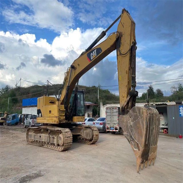 34.7 tonnellate pronte per il lavoro e giapponese Caterpillar 328 D in buone condizioni.