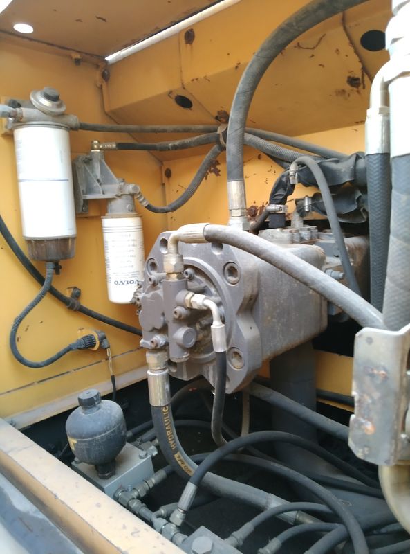 La Svezia ha importato un'escavatrice volvo EC240 di alta qualità quasi nuova.