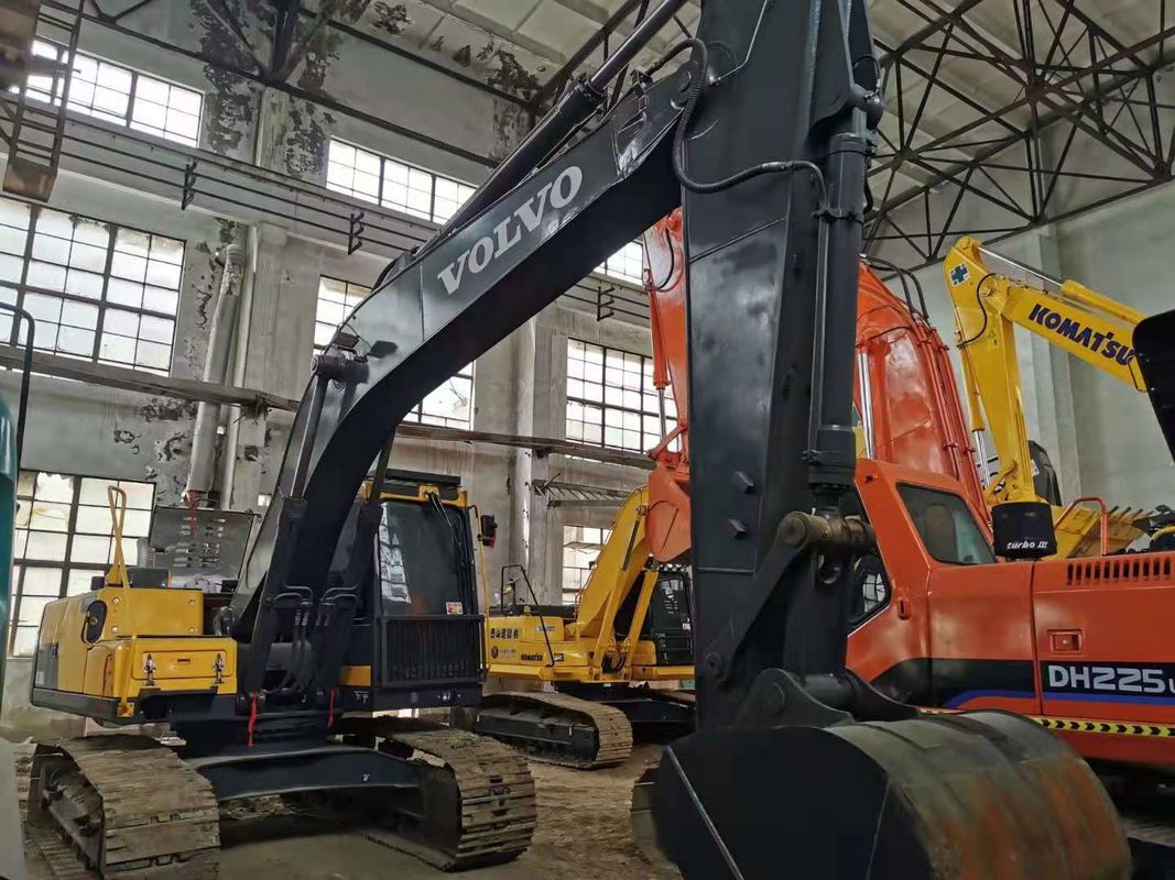 La Svezia ha importato un'escavatrice volvo EC200DL di alta qualità, quasi nuova e pronta al 100%.