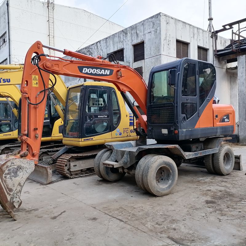 5 tonnellate Corea importato 90% nuovo Doosan DX 60W Used Excavator a ruote con alta qualità e le migliori prestazioni per la vendita