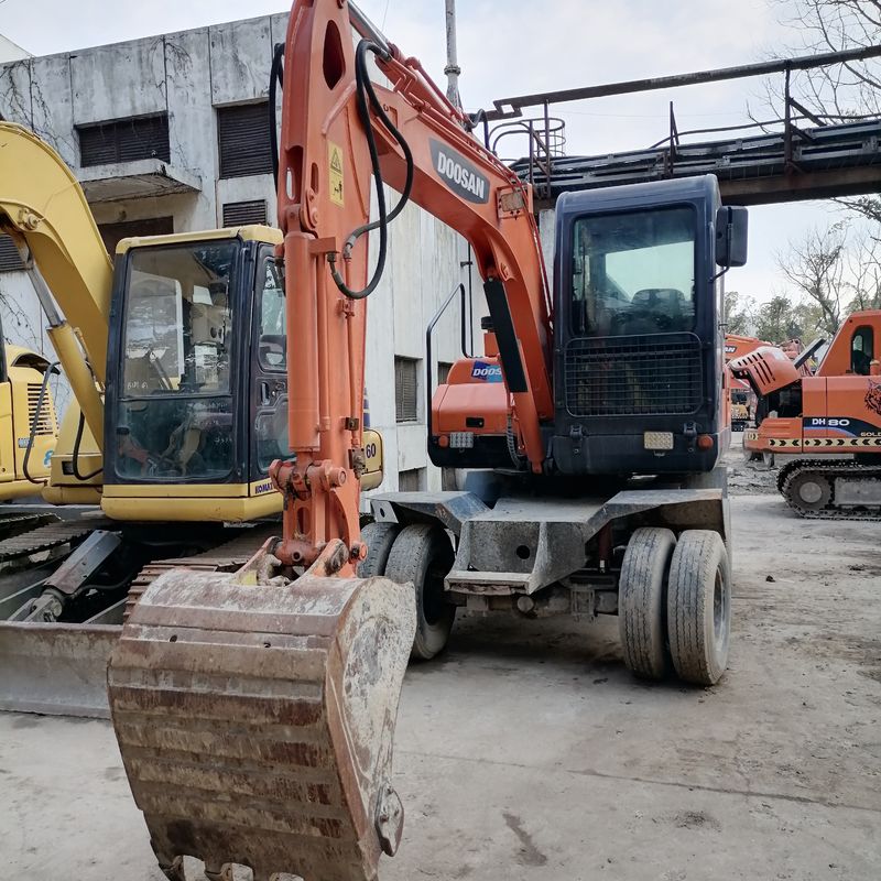 5 tonnellate Corea importato 90% nuovo Doosan DX 60W Used Excavator a ruote con alta qualità e le migliori prestazioni per la vendita