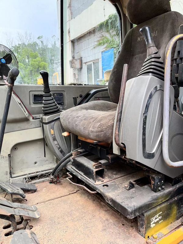 Hyundai R60 usato Capacità del secchio Max. 0.18 M3 5.6m Lunghezza di trasporto