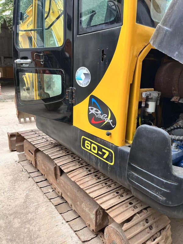 Hyundai R60 usato Capacità del secchio Max. 0.18 M3 5.6m Lunghezza di trasporto