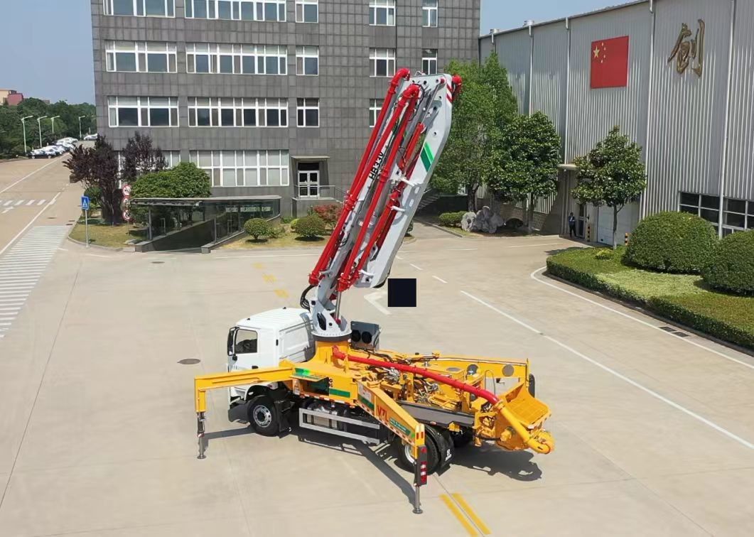 6×4 o 8×4 azionamento pronto a lavorare XCMG. HB37A 37 m camion pompa calcestruzzo per la consegna e versamento di calcestruzzo