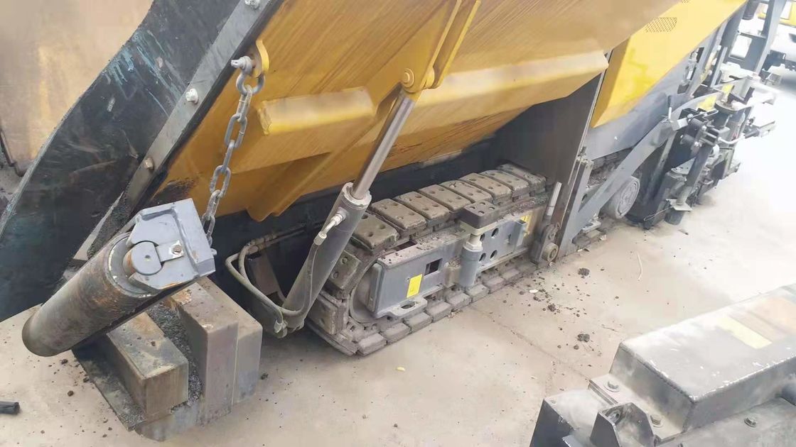 Pavimentatore di asfalto di tipo piccolo a striscia XCMG RP355 originale per progetti di ingegneria su piccola scala