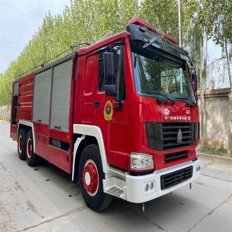 Buone condizioni di combustibile rosso diesel tipo Howo camion antincendio 16cbm trasmissione manuale