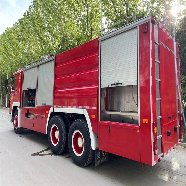 Buone condizioni di combustibile rosso diesel tipo Howo camion antincendio 16cbm trasmissione manuale
