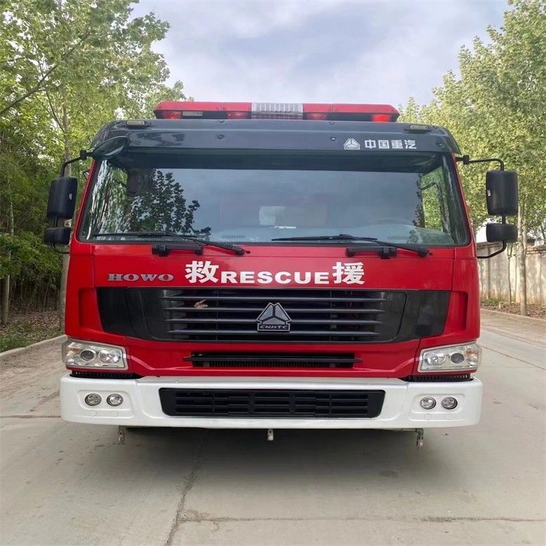 Buone condizioni di combustibile rosso diesel tipo Howo camion antincendio 16cbm trasmissione manuale