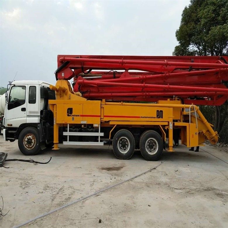 Chassis usato giallo Putzmeister Pompa per calcestruzzo 37 metri con produttività 12M3/h