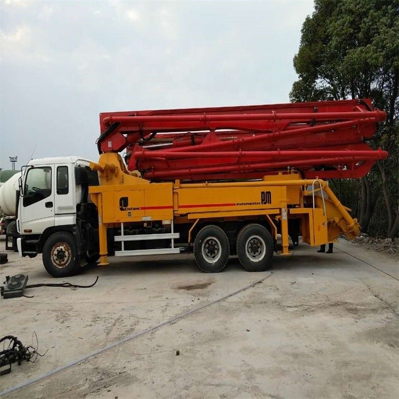 Chassis usato giallo Putzmeister Pompa per calcestruzzo 37 metri con produttività 12M3/h