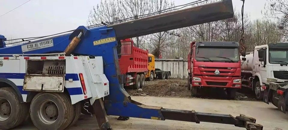 4x2/6x2/6x4/8x4/8x6/4x4/6x6 Tipo di guida Camione di rottamazione ad alta potenza