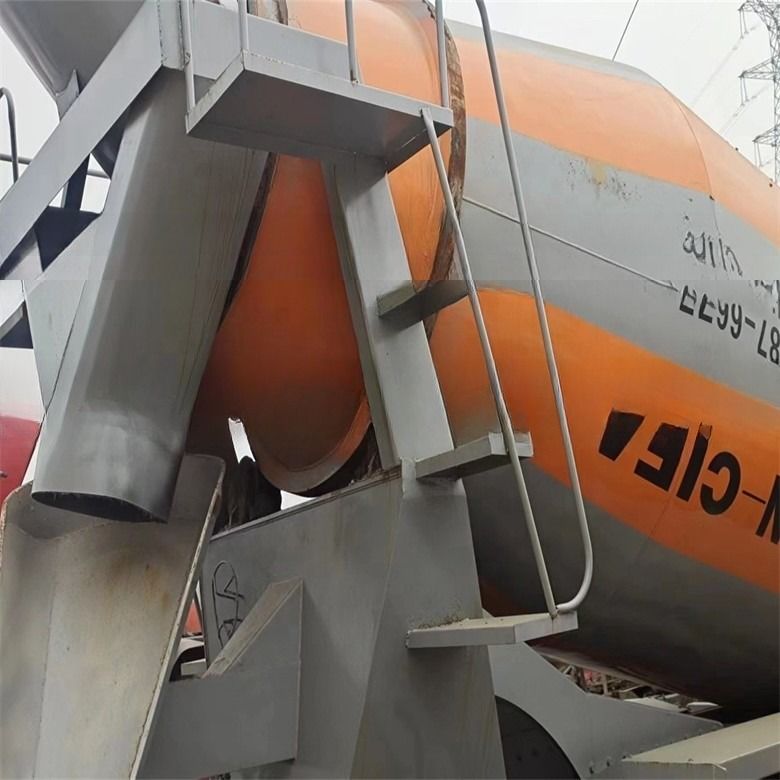 Lavori di costruzione 6*4 Howo Cement Truck Mixer con 371 HP 375 hp di potenza di miscelazione