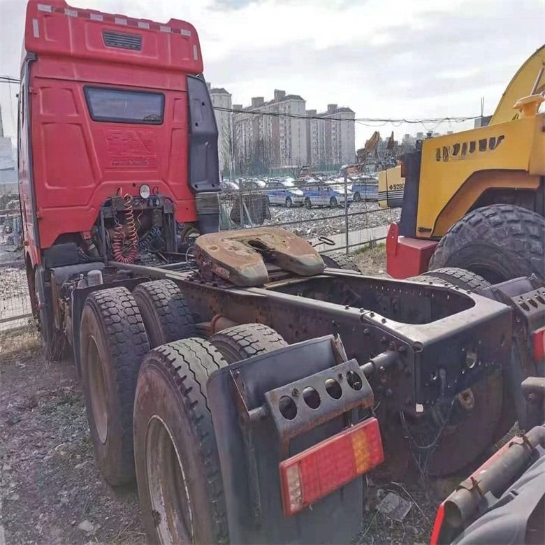 10 Numero di cambio in avanti utilizzato Faw trattore camion pesante 6*4 con sistema multimediale