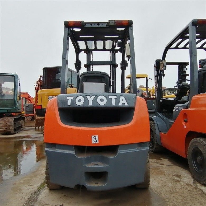 Mobili elevatori multifunzione da 3 tonnellate giapponesi, utilizzati, Toyota, pronti a lavorare poco