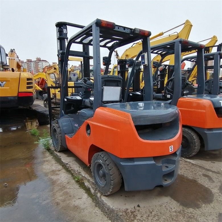 Mobili elevatori multifunzione da 3 tonnellate giapponesi, utilizzati, Toyota, pronti a lavorare poco