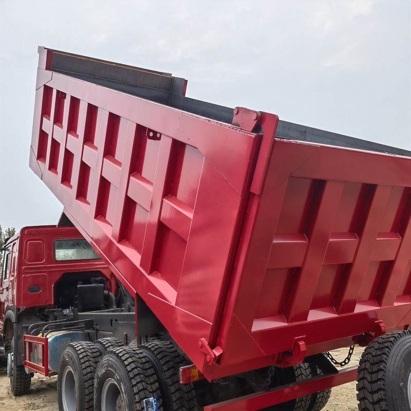 Camion di scarico di seconda mano da 371 CV Howo usato 6x4 Camion a gomma con sistema multimediale 10 ruote