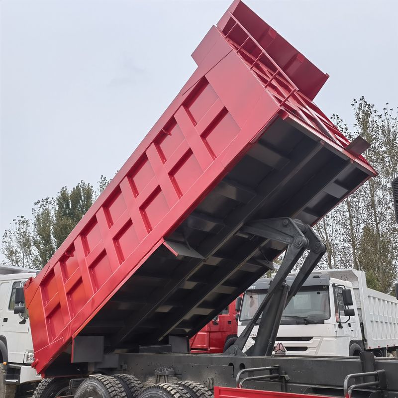 Camion di scarico di seconda mano da 371 CV Howo usato 6x4 Camion a gomma con sistema multimediale 10 ruote