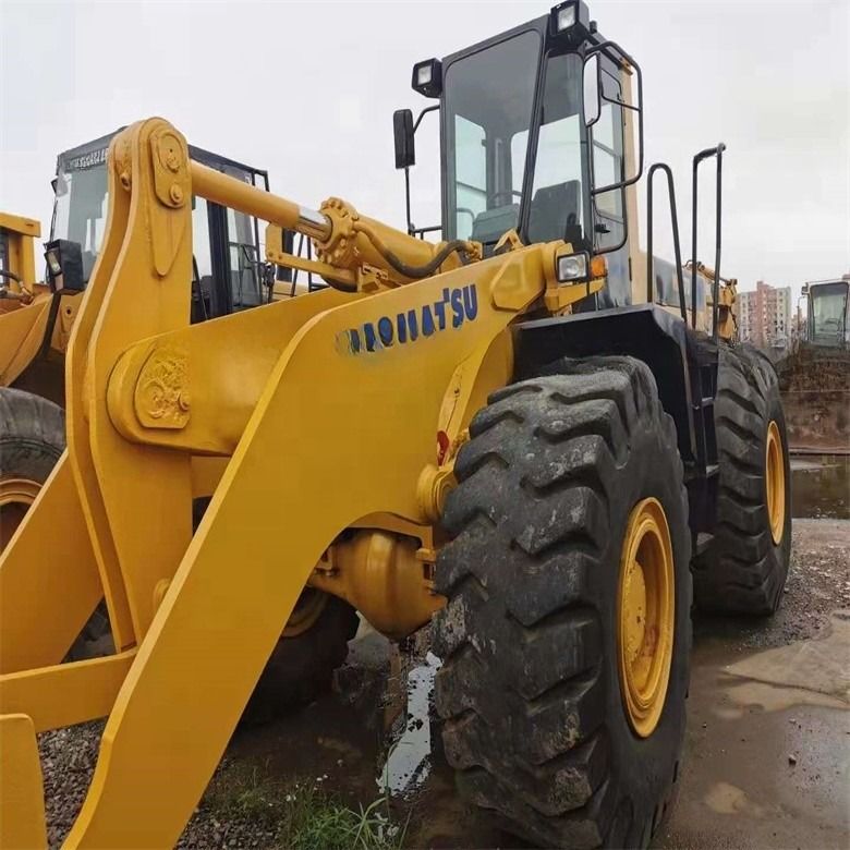 Caricatore Komatsu WA470-3 con carico nominale di 7 tonnellate e cilindrata di 11 litri dal Giappone