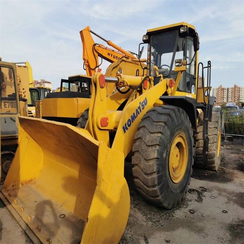 Caricatore Komatsu WA470-3 con carico nominale di 7 tonnellate e cilindrata di 11 litri dal Giappone