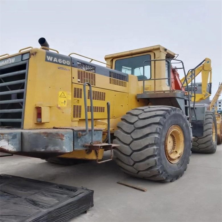 Low Working Hours WA600-6 Wheel Loader dal Giappone con peso della macchina di 44000-44500 kg
