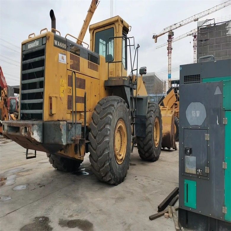 Low Working Hours WA600-6 Wheel Loader dal Giappone con peso della macchina di 44000-44500 kg
