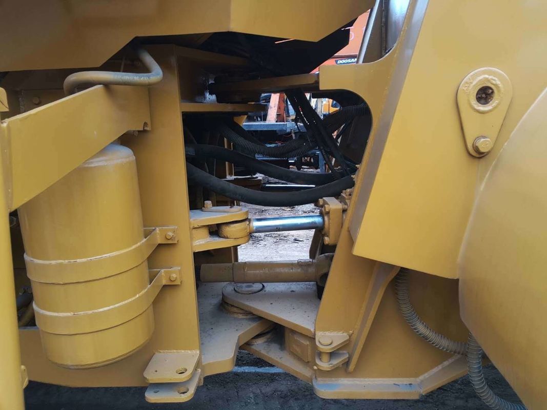 Caricatore a ruote Cat 966G usato a prezzi accessibili con motore a secco e Caterpillar da 5,5 m3