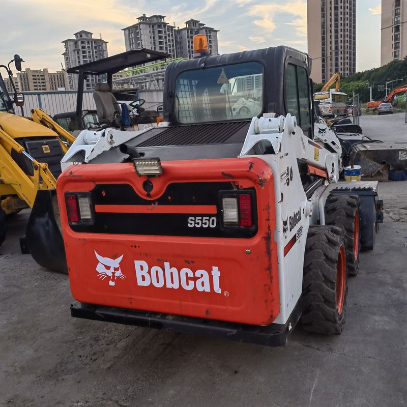 Caricatore a ruota mobile a guinzaglio BOCAT S550 caricatore usato per lavori di costruzione