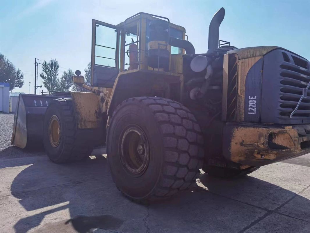 Tipo di azionamento a quattro ruote caricatore usato VOLVO L220E Disegno originale ruota Skid-Steer caricatore in movimento