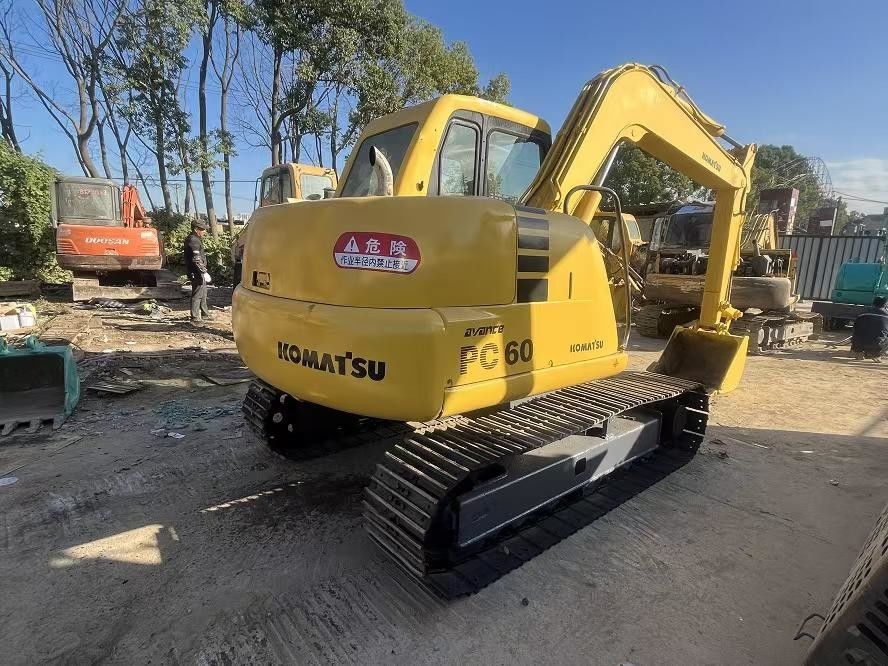 Usato KOMATSU PC60-7 di seconda mano