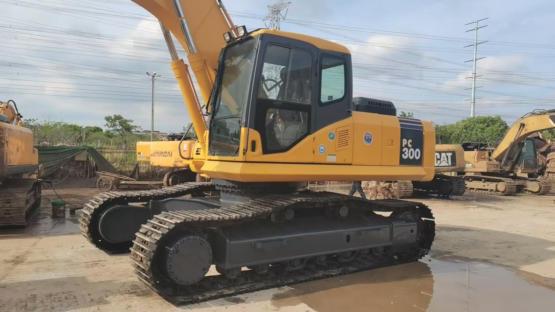 Escavatore Komatsu PC300-7 usato con potenza motore di 180 kW