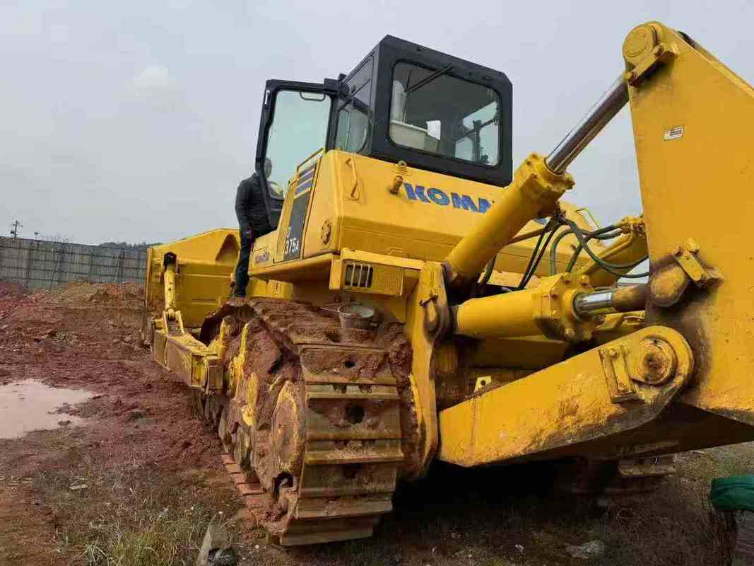 Bulldozer usato Komatsu D375A-5 in vendita.