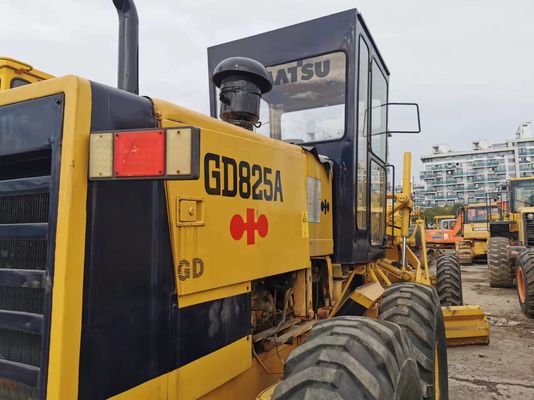 Equipaggiamento di costruzione di seconda mano KOMATSU GD825A